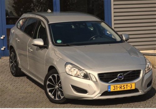 Volvo V60 - 2.0T 149KW Momentum - 1