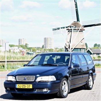 Volvo V70 - 2.3 R AWD Cult auto met de blauwe wijzerplaten - 1