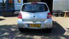 Renault Twingo - 1.2-16V Dynamique airco, cruisecontrole, APK - 1 - Thumbnail