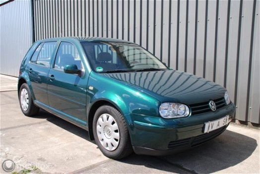 Volkswagen Golf - 2.3 V5 Highline - 1