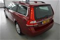 Volvo V70 - 2.0 D3 Momentum | NAVIGATIE | DAKRAILS | PDC ACHTER | - 1 - Thumbnail