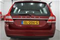 Volvo V70 - 2.0 D3 Momentum | NAVIGATIE | DAKRAILS | PDC ACHTER | - 1 - Thumbnail