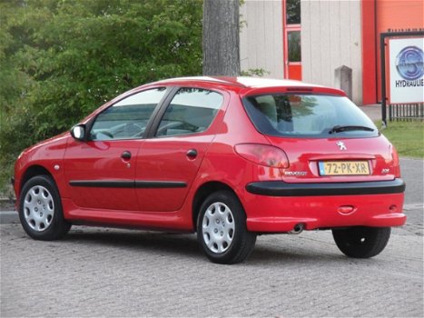 Peugeot 206 - 1.1 XR 5DRS/NIEUWE APK/NAP/SUPER ZUINIG - 1