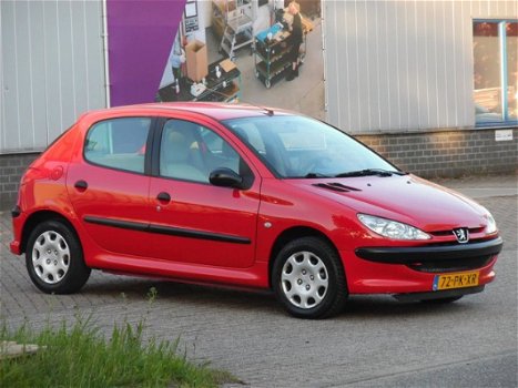 Peugeot 206 - 1.1 XR 5DRS/NIEUWE APK/NAP/SUPER ZUINIG - 1