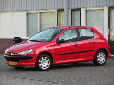 Peugeot 206 - 1.1 XR 5DRS/NIEUWE APK/NAP/SUPER ZUINIG - 1