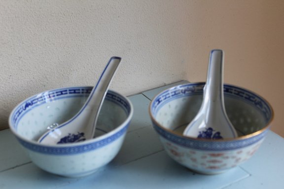 2 chinese soepkommetjes met lepels - nr. 1