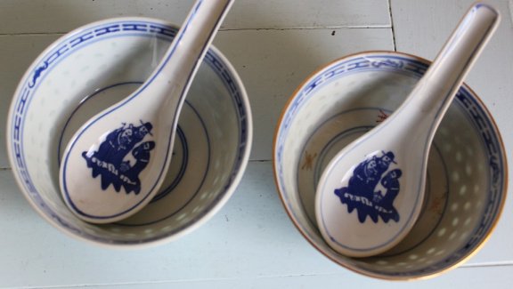 2 chinese soepkommetjes met lepels - Afbeelding 2