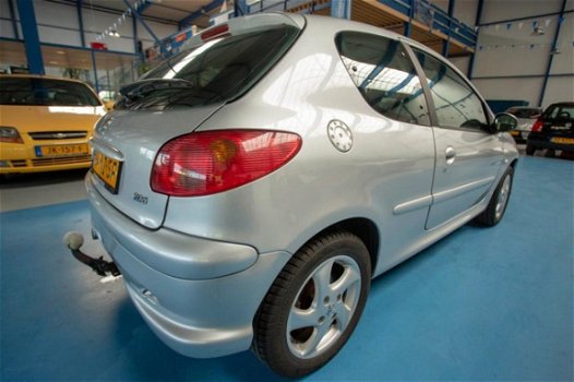 Peugeot 206 - 206; 1.4 16V 3DRS - 1