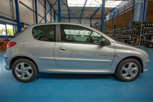 Peugeot 206 - 206; 1.4 16V 3DRS - 1