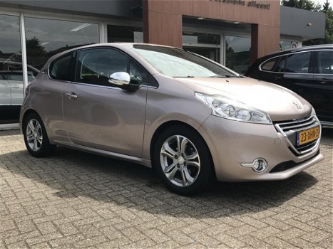 Peugeot 208 - 16 vti allure 120Pk navi/leer - 1