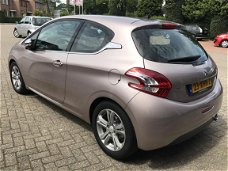 Peugeot 208 - 16 vti allure 120Pk navi/leer