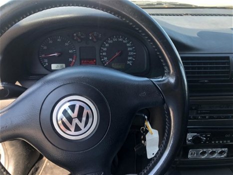 Volkswagen Passat Variant - 1.8-5V Trendline Clima - 1