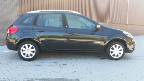 Renault Clio Estate - 1.2-16V Collection Navigatie Clima APK - 1