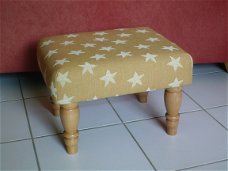 Footstool 37x45 - goudgeel/stars - blank 550 - NIEUW !!!