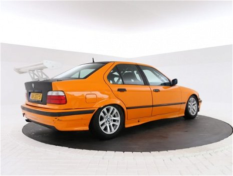 BMW 3-serie - 325i Circuit auto mag op openbare weg - 1