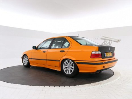 BMW 3-serie - 325i Circuit auto mag op openbare weg - 1