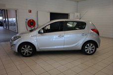 Hyundai i20 - 1.2i 85PK 5D i-Deal + navi