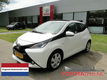 Toyota Aygo - 1.0 VVT-i x-wave Airco/Camera/NL auto - 1 - Thumbnail