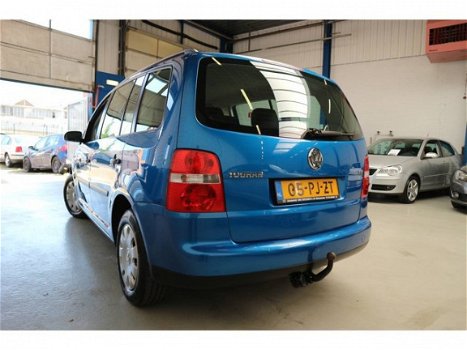 Volkswagen Touran - 1.6 16V FSI Trendline - 1