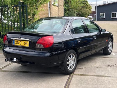Ford Mondeo - 1.8 First Edition/Airco/Trekhaak/Nieuwe APK - 1