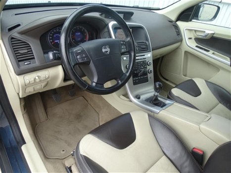 Volvo XC60 - 2.4D AWD Moment. Navi Two-Tone Leer High Perf. Audio Ecc Cruise PDC - 1