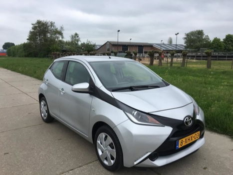 Toyota Aygo - 1.0 VVT-i x-play 5DRS/AIRCO/CAMERA/CRUISE/NAP - 1