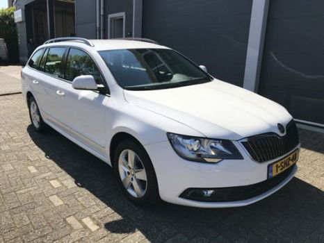 Skoda Superb Combi - 1.4 TSI Active Navi/Cruise/Climate/Winterset - 1