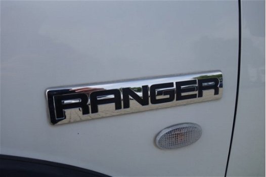 Ford Ranger - 2.5 TDCI 143pk Super Cab 4WD grijs kenteken airco / trekhaak / huif / imperial - 1