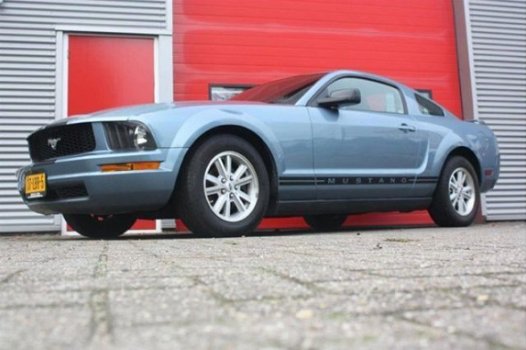 Ford Mustang - USA Coupe V6 4.0 LEDER 32500M - 1