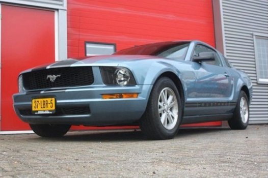 Ford Mustang - USA Coupe V6 4.0 LEDER 32500M - 1