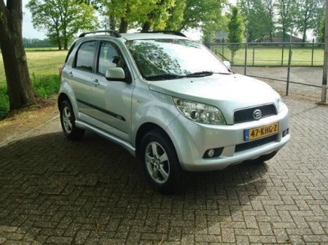 Daihatsu Terios - 1.5-16v Exclusive Automaat 4x4 4WD - 1