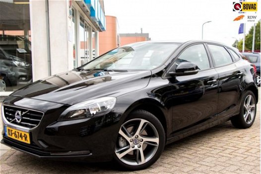 Volvo V40 - 2.0 T2 Kinetic Autom.Airco | Alu.Velgen | Navi | Achteruitrijcamera - 1