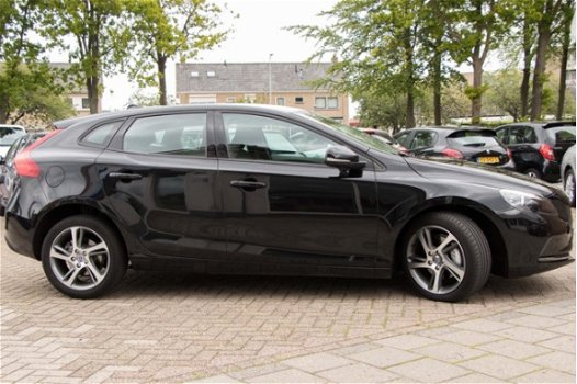 Volvo V40 - 2.0 T2 Kinetic Autom.Airco | Alu.Velgen | Navi | Achteruitrijcamera - 1