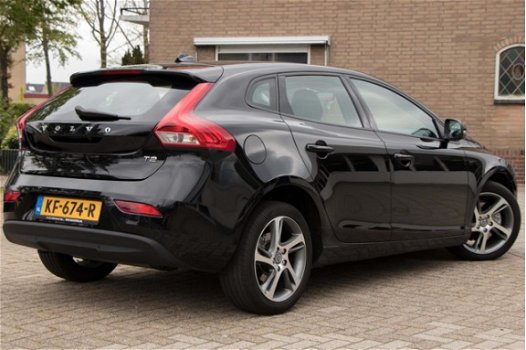 Volvo V40 - 2.0 T2 Kinetic Autom.Airco | Alu.Velgen | Navi | Achteruitrijcamera - 1