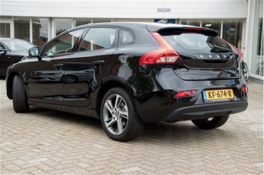 Volvo V40 - 2.0 T2 Kinetic Autom.Airco | Alu.Velgen | Navi | Achteruitrijcamera - 1