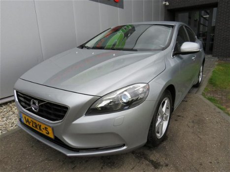 Volvo V40 - D2 Momentum Xenon Navi Clima Styling Pack PDC Cruise Stoelverw - 1