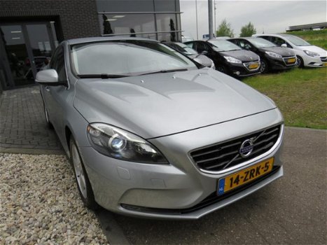 Volvo V40 - D2 Momentum Xenon Navi Clima Styling Pack PDC Cruise Stoelverw - 1