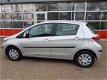 Toyota Yaris - 1.3 VVT-i Now 5drs met maar 6.645 km - 1 - Thumbnail