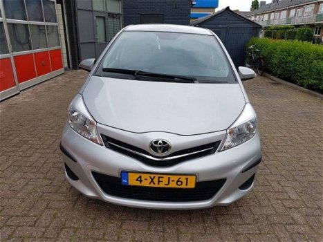 Toyota Yaris - 1.3 VVT-i Now 5drs met maar 6.645 km - 1