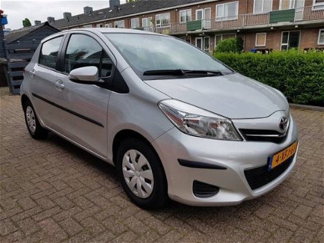 Toyota Yaris - 1.3 VVT-i Now 5drs met maar 6.645 km - 1