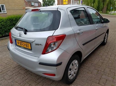 Toyota Yaris - 1.3 VVT-i Now 5drs met maar 6.645 km - 1