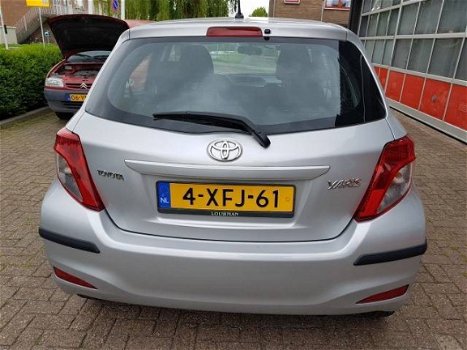 Toyota Yaris - 1.3 VVT-i Now 5drs met maar 6.645 km - 1