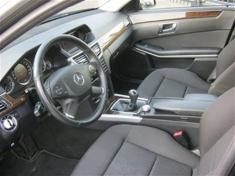 Mercedes-Benz E-klasse - 200 CDI Business Class, NIEUWE MOTOR, AIRCO(CLIMA), CRUISE CONTROL, NAVIGAT - 1