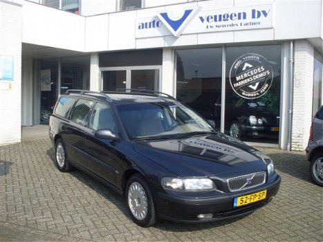 Volvo V70 - 2.4 T COMF AUT5 / YOUNGTIMER / 7-ZITS - 1