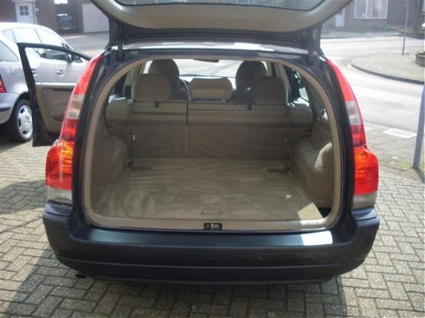 Volvo V70 - 2.4 T COMF AUT5 / YOUNGTIMER / 7-ZITS - 1