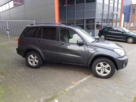 Toyota RAV4 - 1