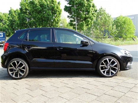 Volkswagen Polo - 1.2 TSI Highline AUTOMAAT - R-LINE PAKKET - CLIMITH CONTROL - PARKEER SENSOR - 1