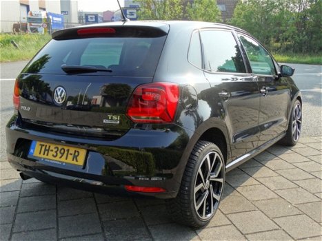 Volkswagen Polo - 1.2 TSI Highline AUTOMAAT - R-LINE PAKKET - CLIMITH CONTROL - PARKEER SENSOR - 1