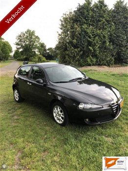 Alfa Romeo 147 - 1.6 T.Spark Distinctive NAP/AIRCO/NWE APK - 1