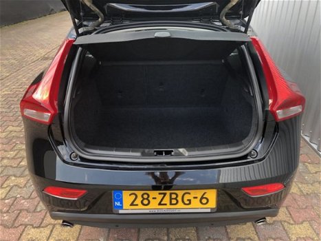 Volvo V40 - 1.6 T4 Momentum Panodak | Navi | Camera 180 Pk € 1.000, - Slooppr - 1